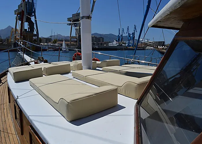 Osman Aga Bateau-hôtel