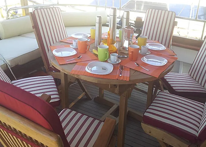 Osman Aga Bateau-hôtel *