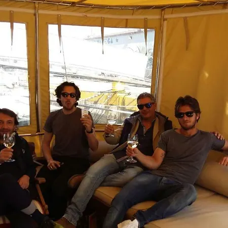 Osman Aga Båthotell *